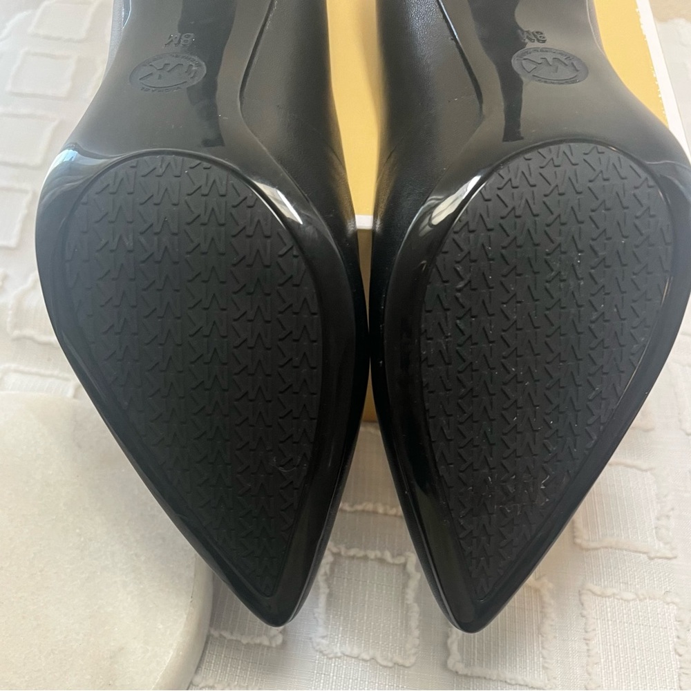 Michael Kors flex mid pump, black leather sizing, never worn - Picture 2 of 3